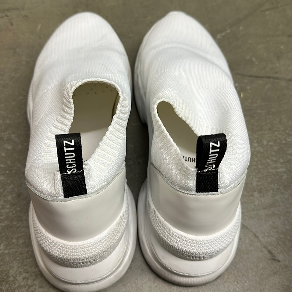 Like new Schultz runners